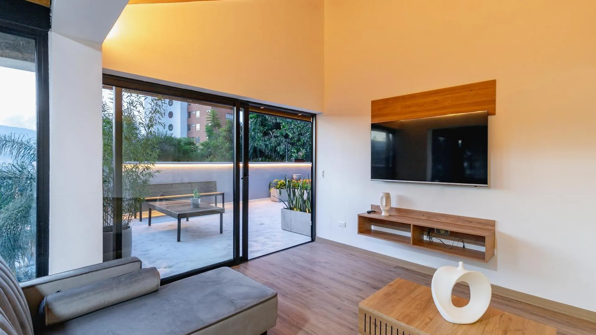 B3 4Br Poblado Penthouse Wit Ac And Jacuzzi Apartment Medellin Colombia