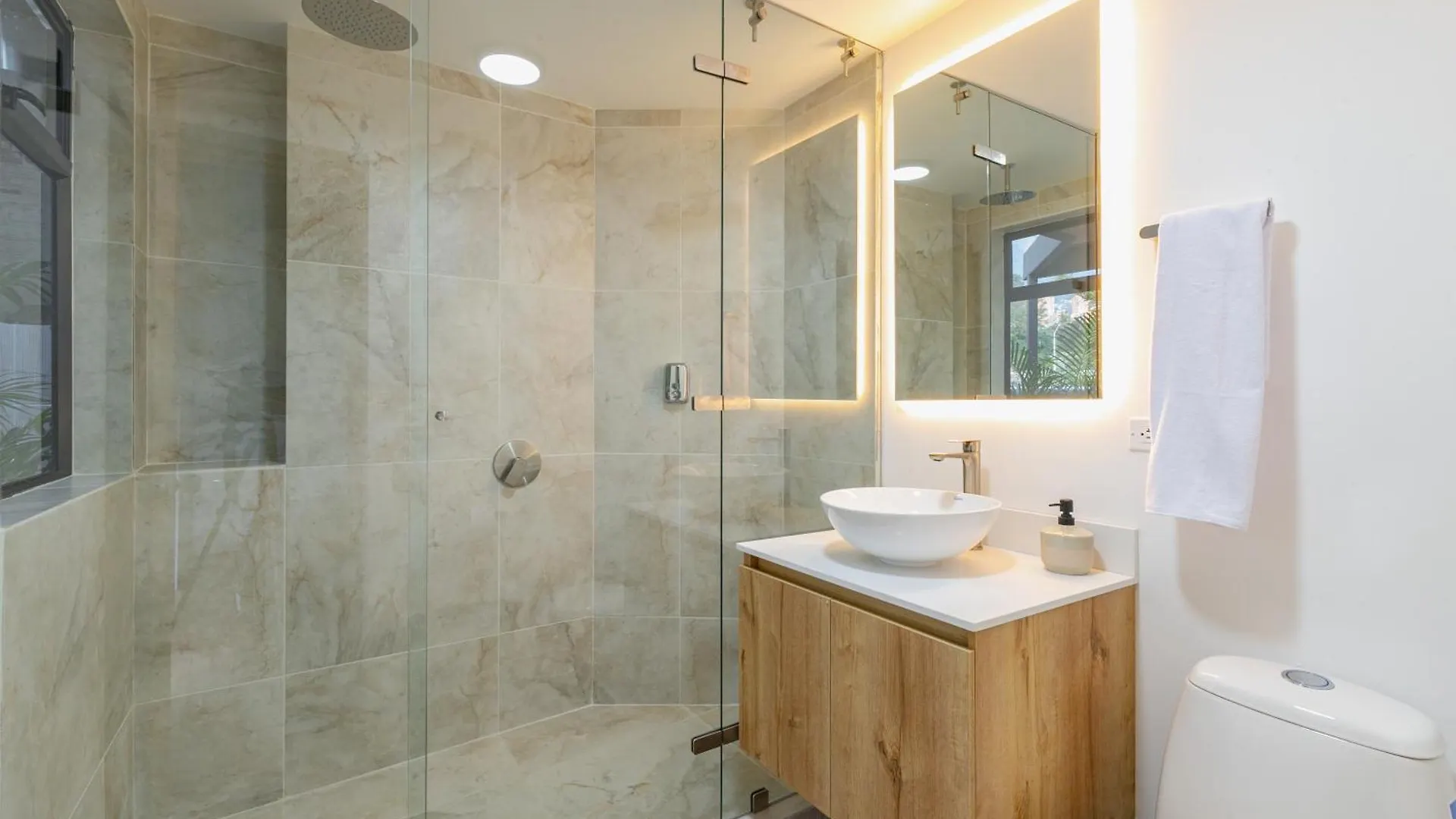 B3 4Br Poblado Penthouse Wit Ac And Jacuzzi Apartment Medellin 0*,  Colombia