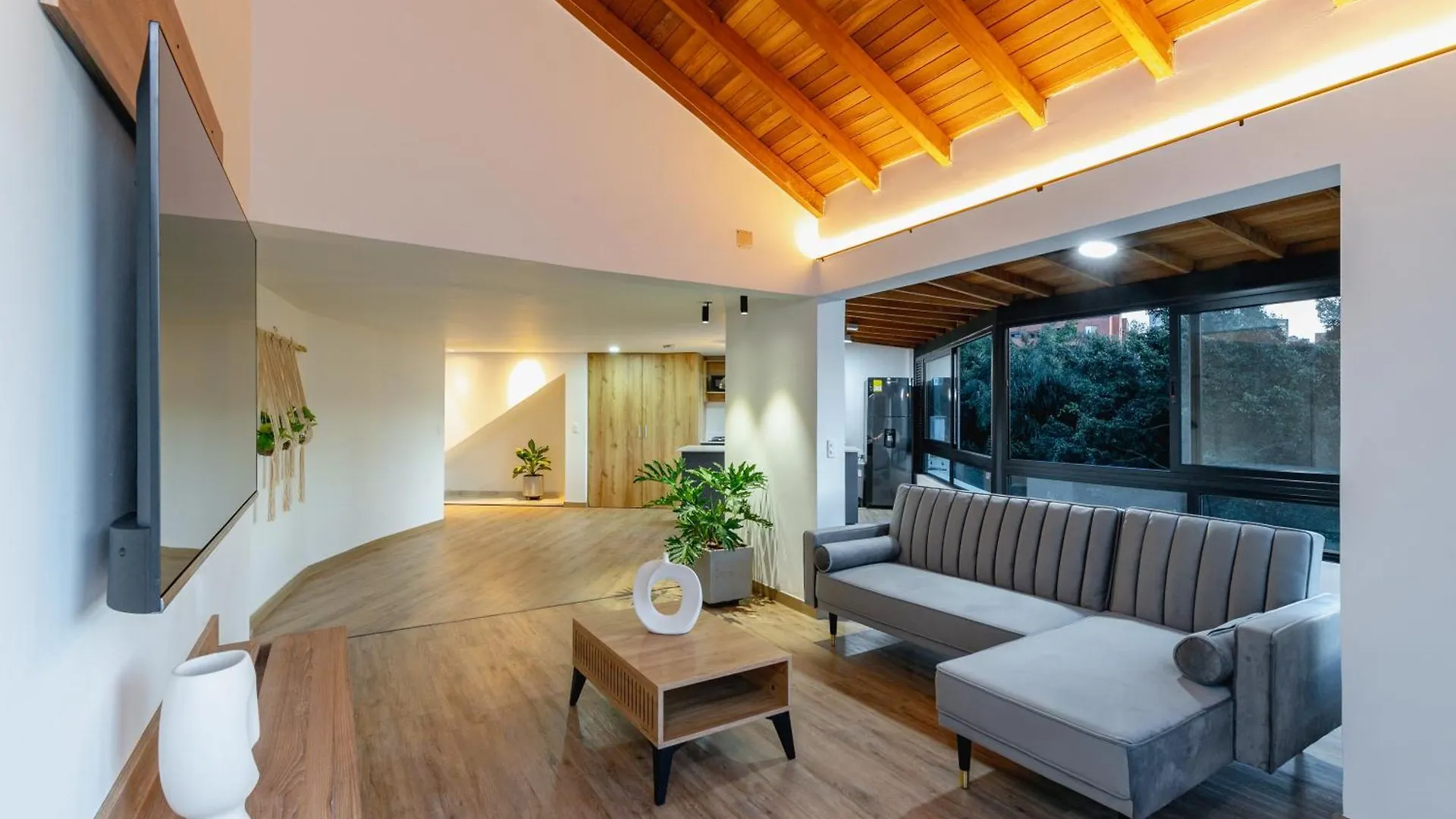 B3 4Br Poblado Penthouse Wit Ac And Jacuzzi Apartment Medellin 0*,