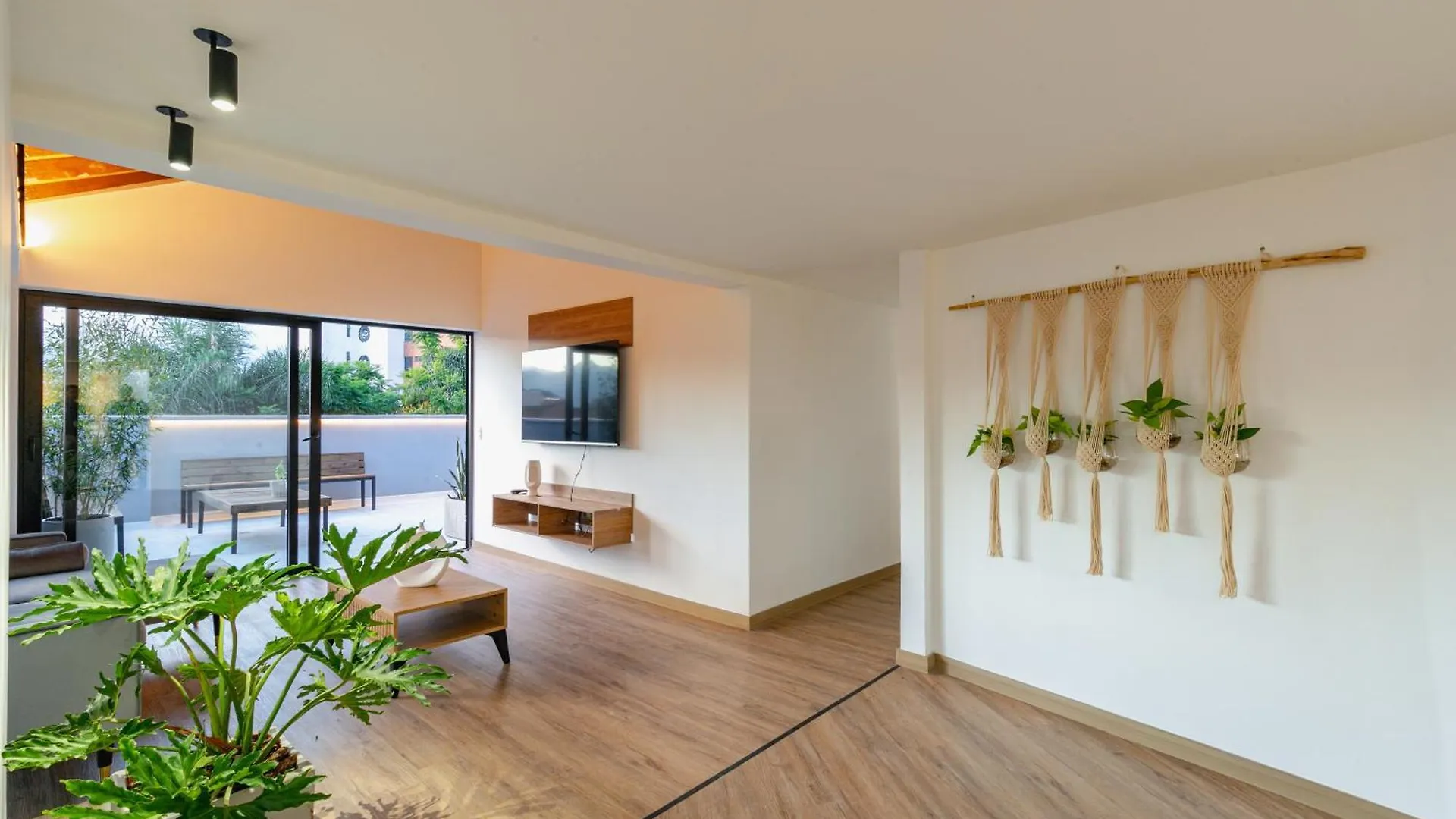 B3 4Br Poblado Penthouse Wit Ac And Jacuzzi Apartment Medellin