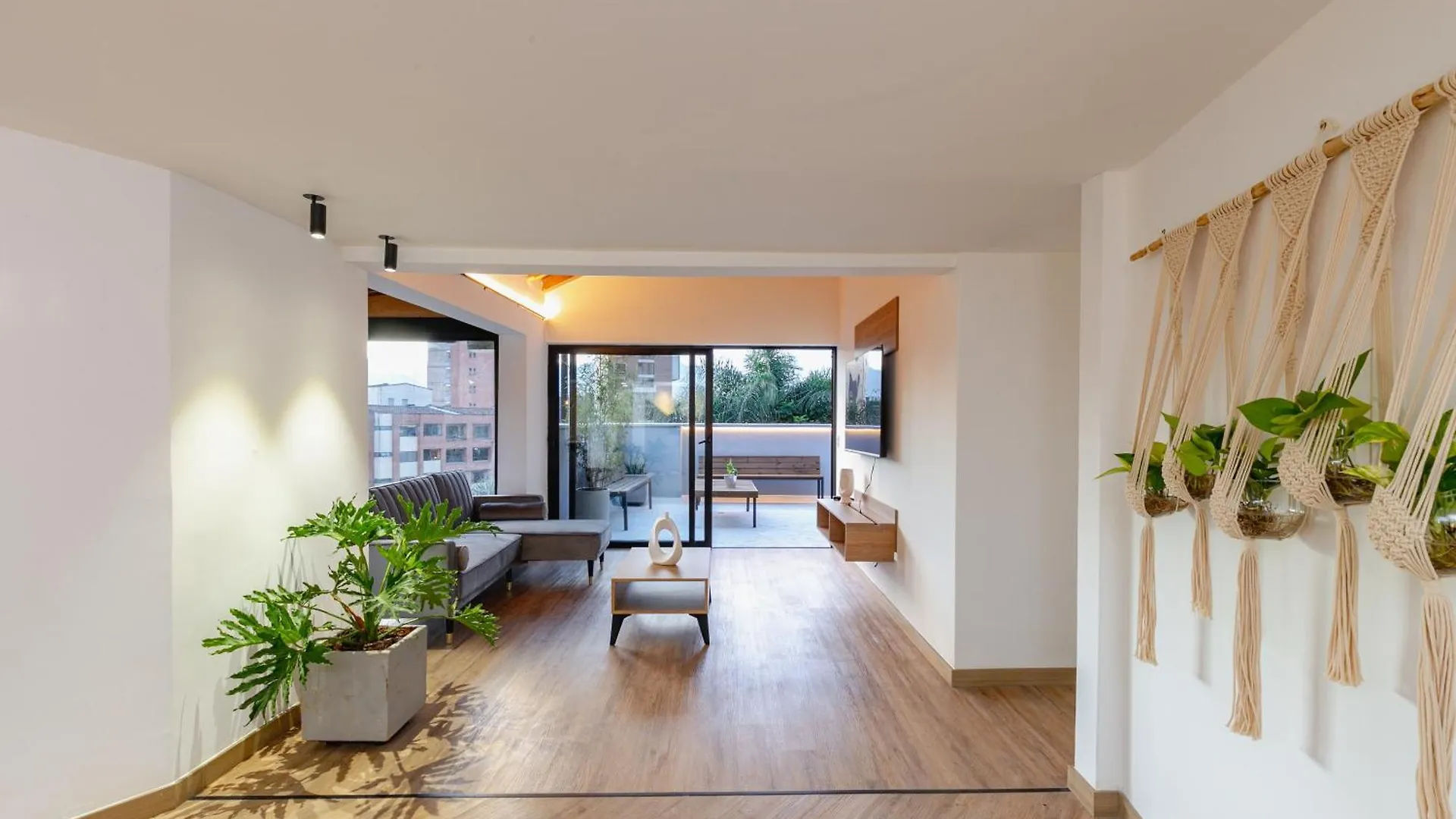 B3 4Br Poblado Penthouse Wit Ac And Jacuzzi Apartment Medellin