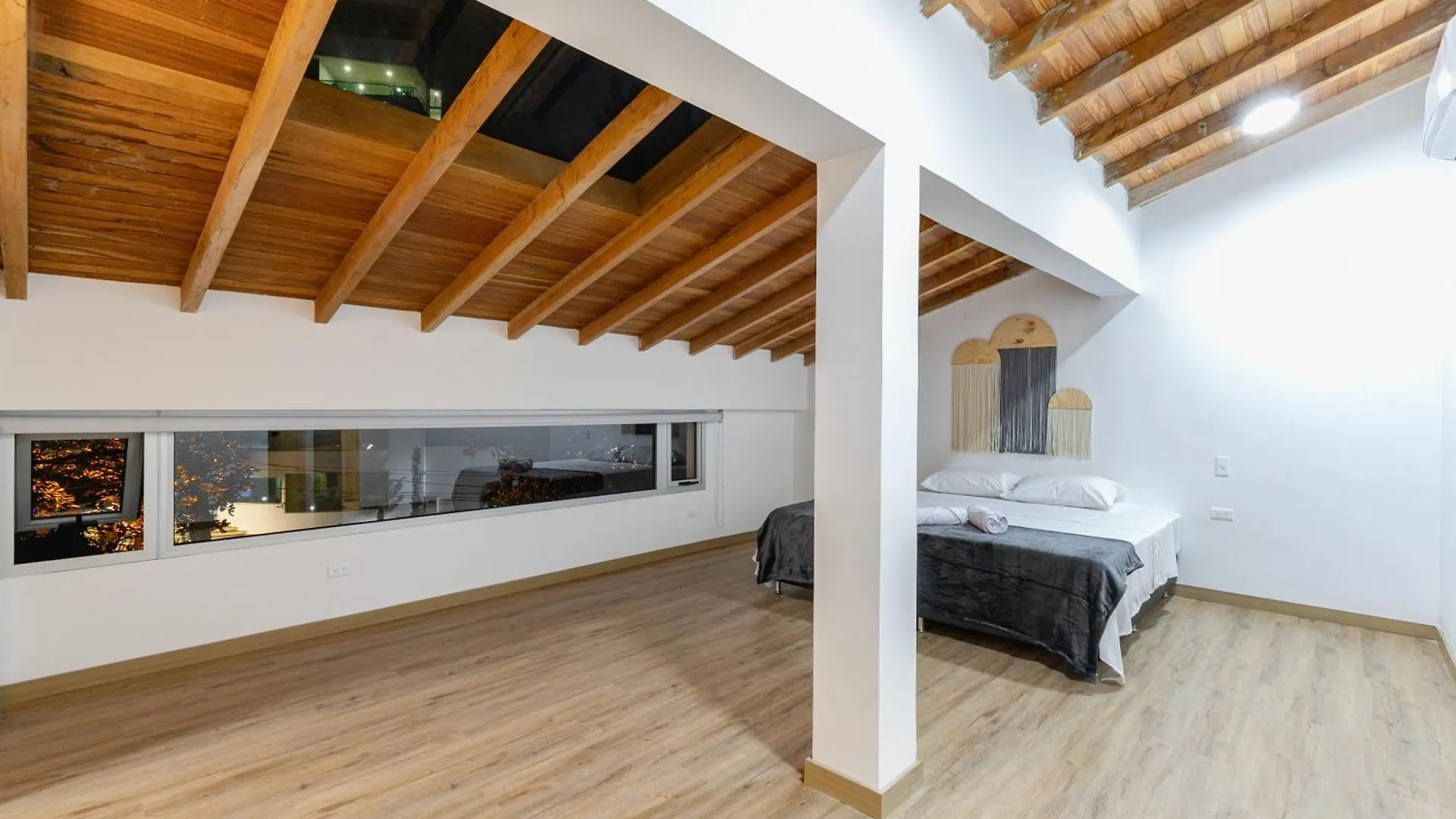 B3 4Br Poblado Penthouse Wit Ac And Jacuzzi Apartment Medellin 0*,  Colombia