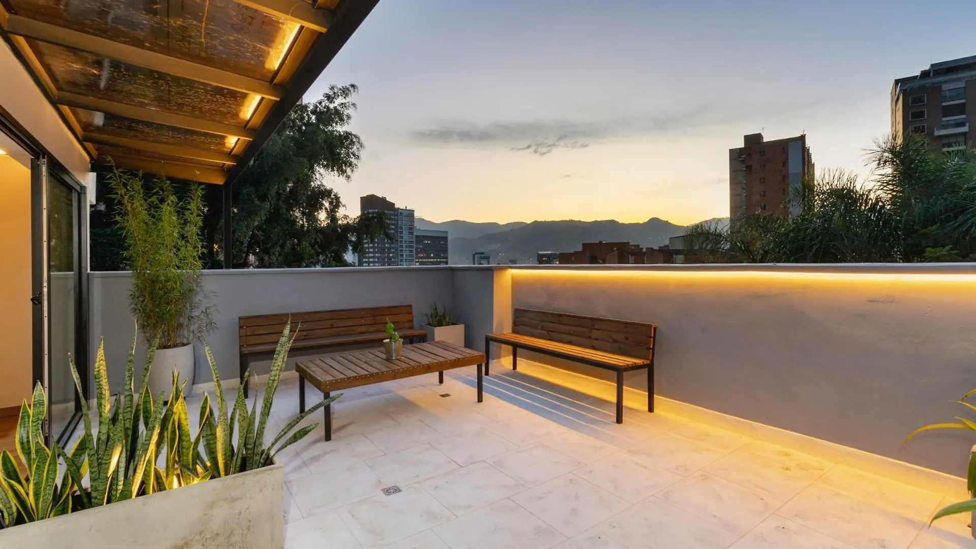 B3 4Br Poblado Penthouse Wit Ac And Jacuzzi Apartment Medellin