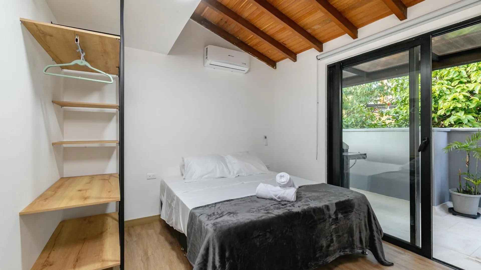 B3 4Br Poblado Penthouse Wit Ac And Jacuzzi Apartment Medellin