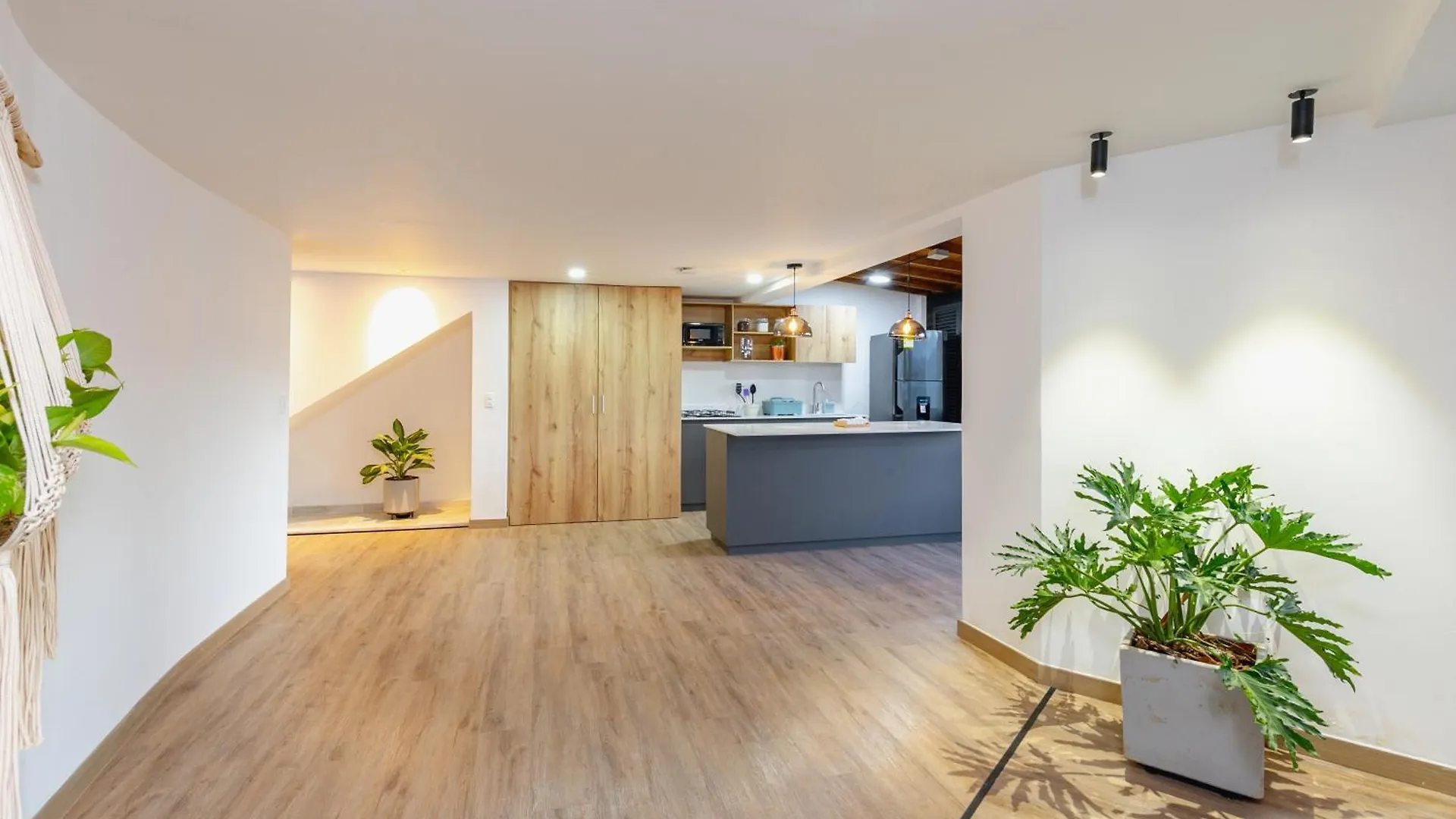 B3 4Br Poblado Penthouse Wit Ac And Jacuzzi Apartment Medellin Colombia