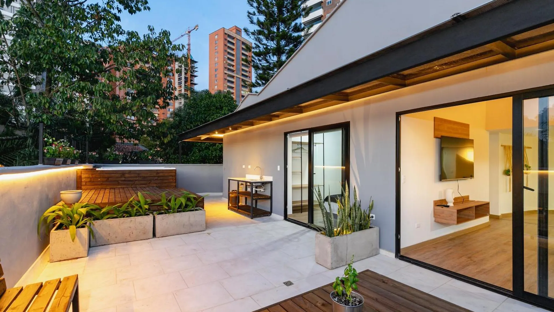 B3 4Br Poblado Penthouse Wit Ac And Jacuzzi Apartment Medellin Colombia