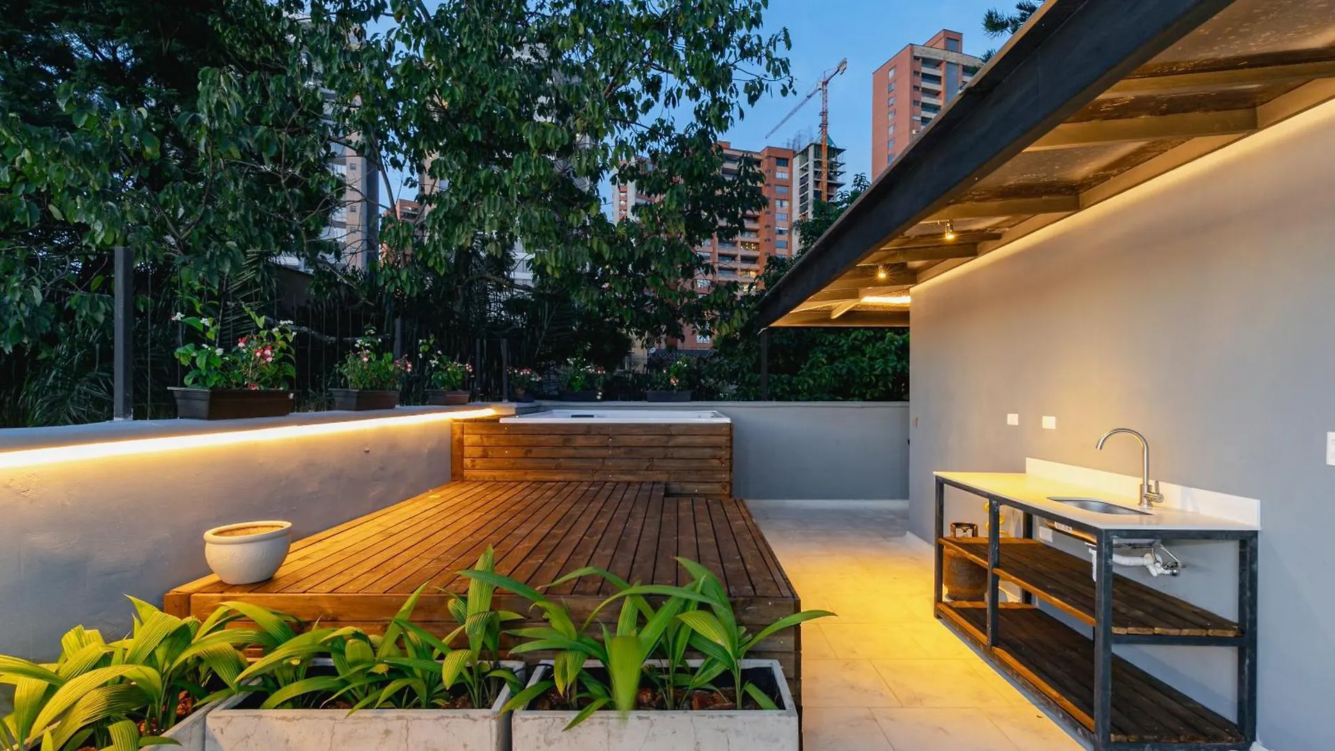 B3 4Br Poblado Penthouse Wit Ac And Jacuzzi Apartment Medellin Colombia