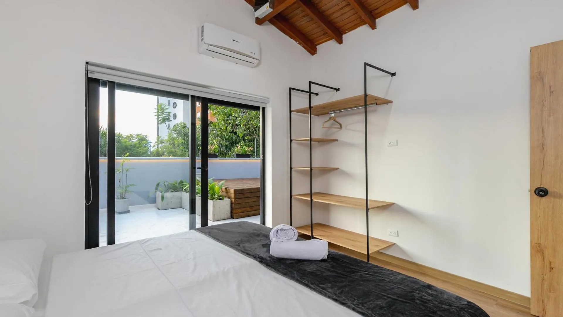 B3 4Br Poblado Penthouse Wit Ac And Jacuzzi Apartment Medellin