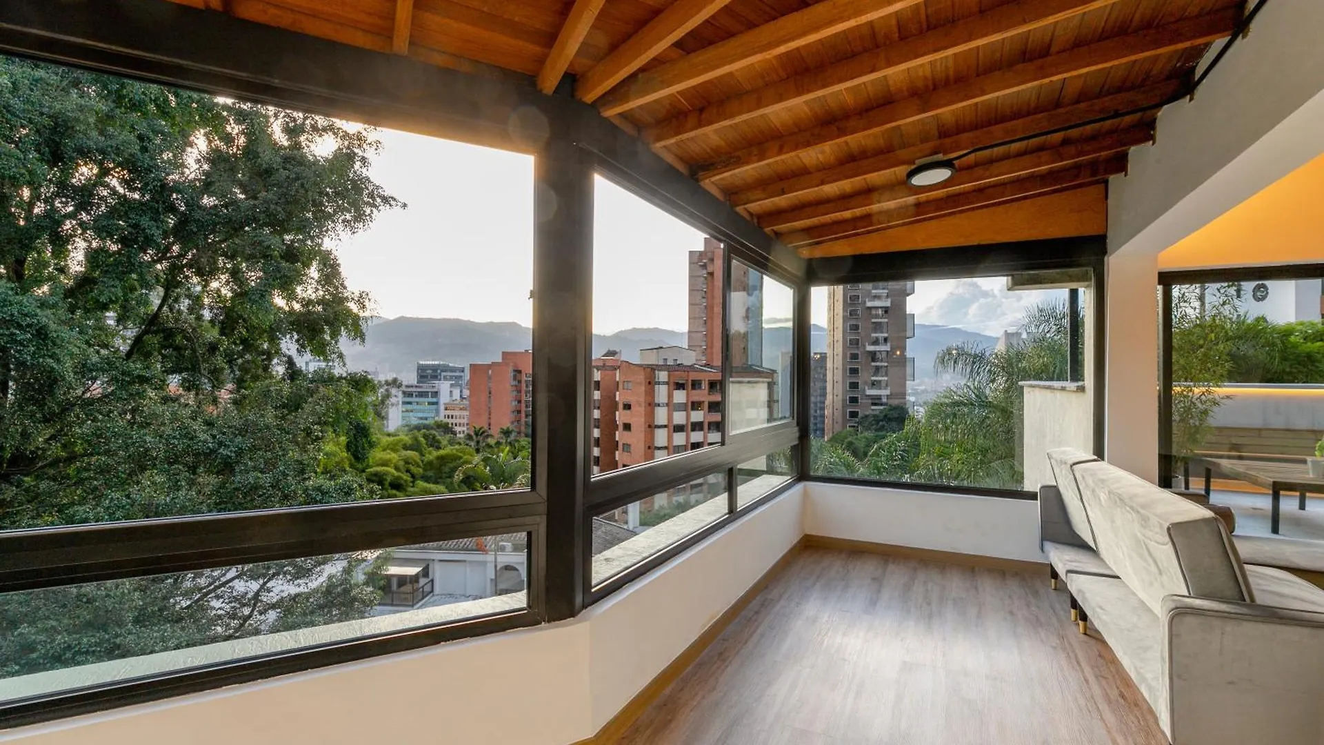 B3 4Br Poblado Penthouse Wit Ac And Jacuzzi Apartment Medellin
