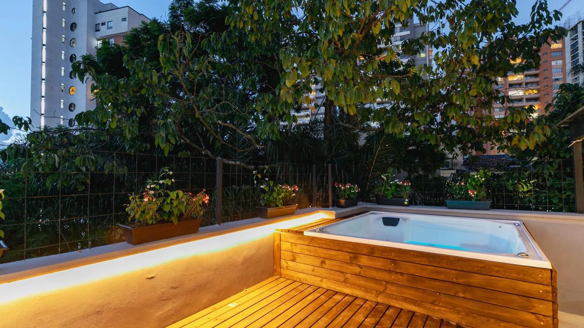 B3 4Br Poblado Penthouse Wit Ac And Jacuzzi Apartment Medellin