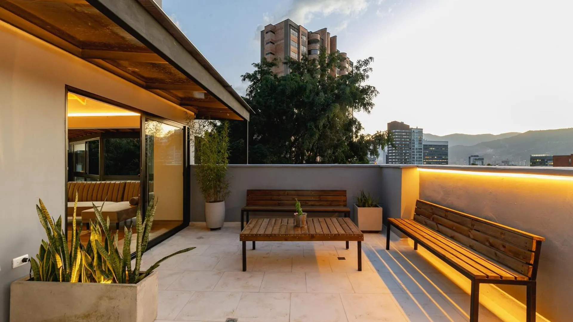 B3 4Br Poblado Penthouse Wit Ac And Jacuzzi Apartment Medellin 0*,