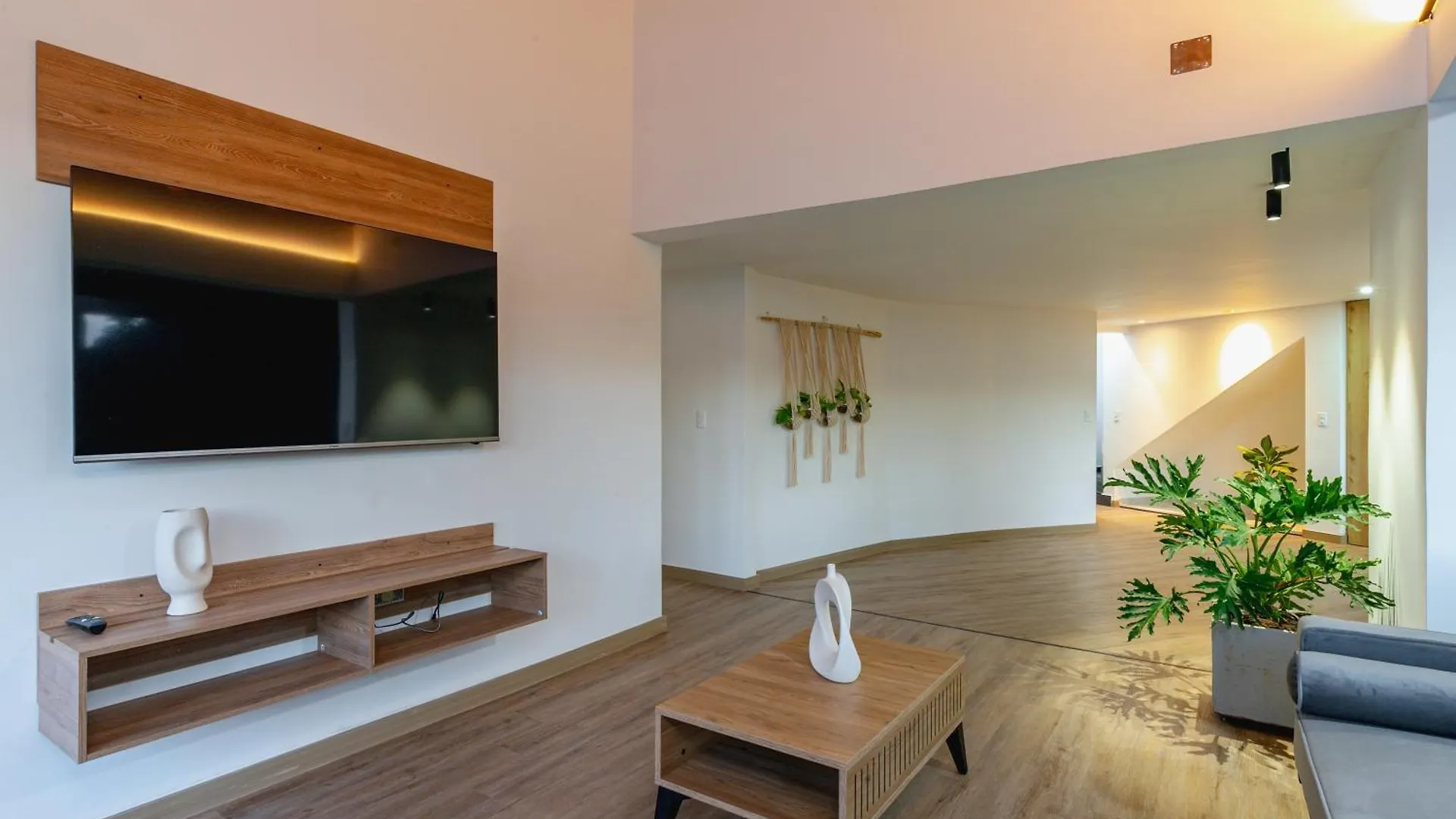 B3 4Br Poblado Penthouse Wit Ac And Jacuzzi Apartment Medellin Colombia