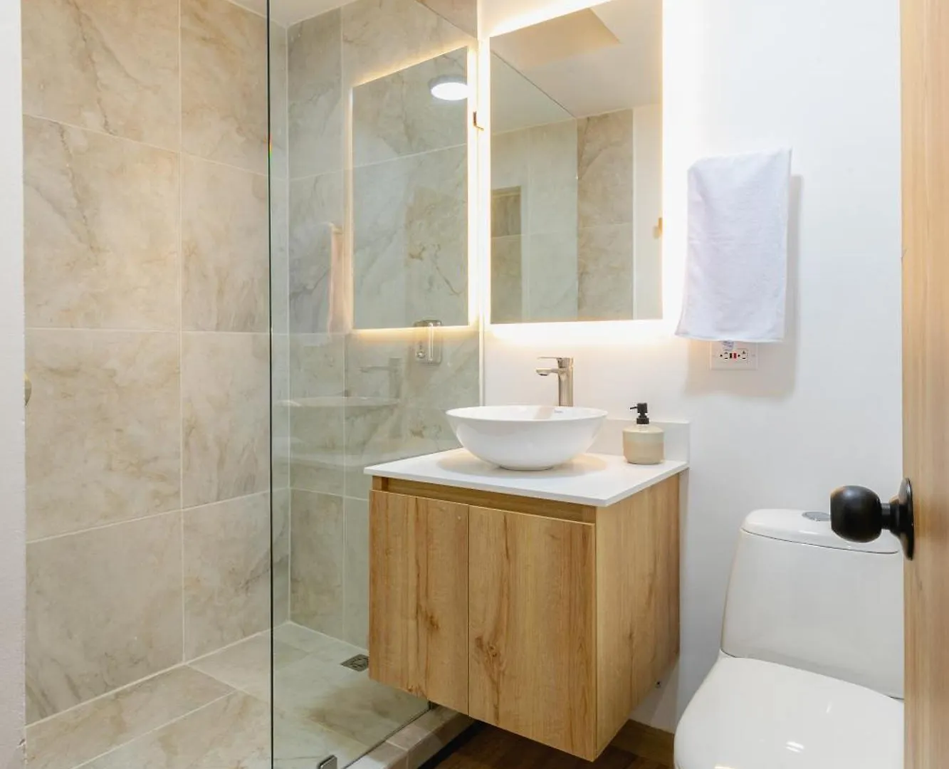 B3 4Br Poblado Penthouse Wit Ac And Jacuzzi Apartment Medellin Colombia