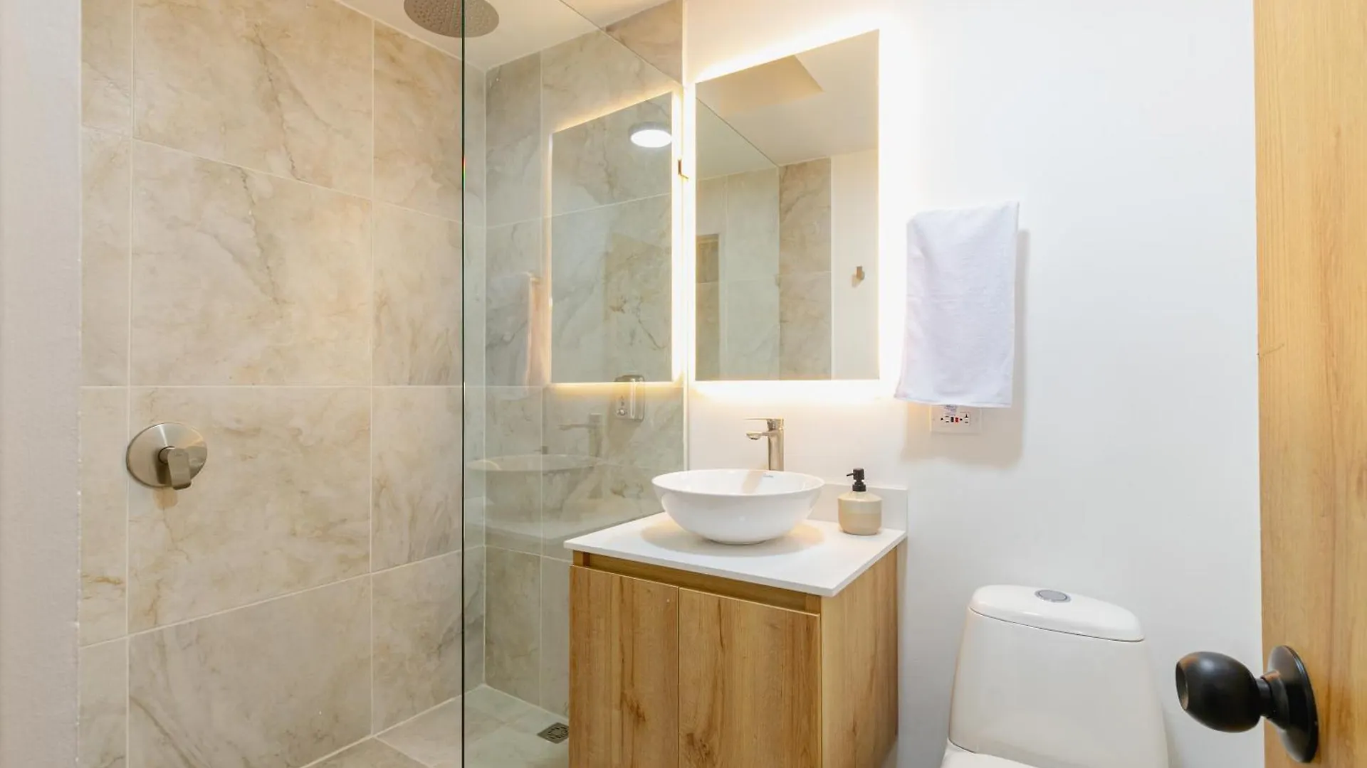 B3 4Br Poblado Penthouse Wit Ac And Jacuzzi Apartment Medellin Colombia