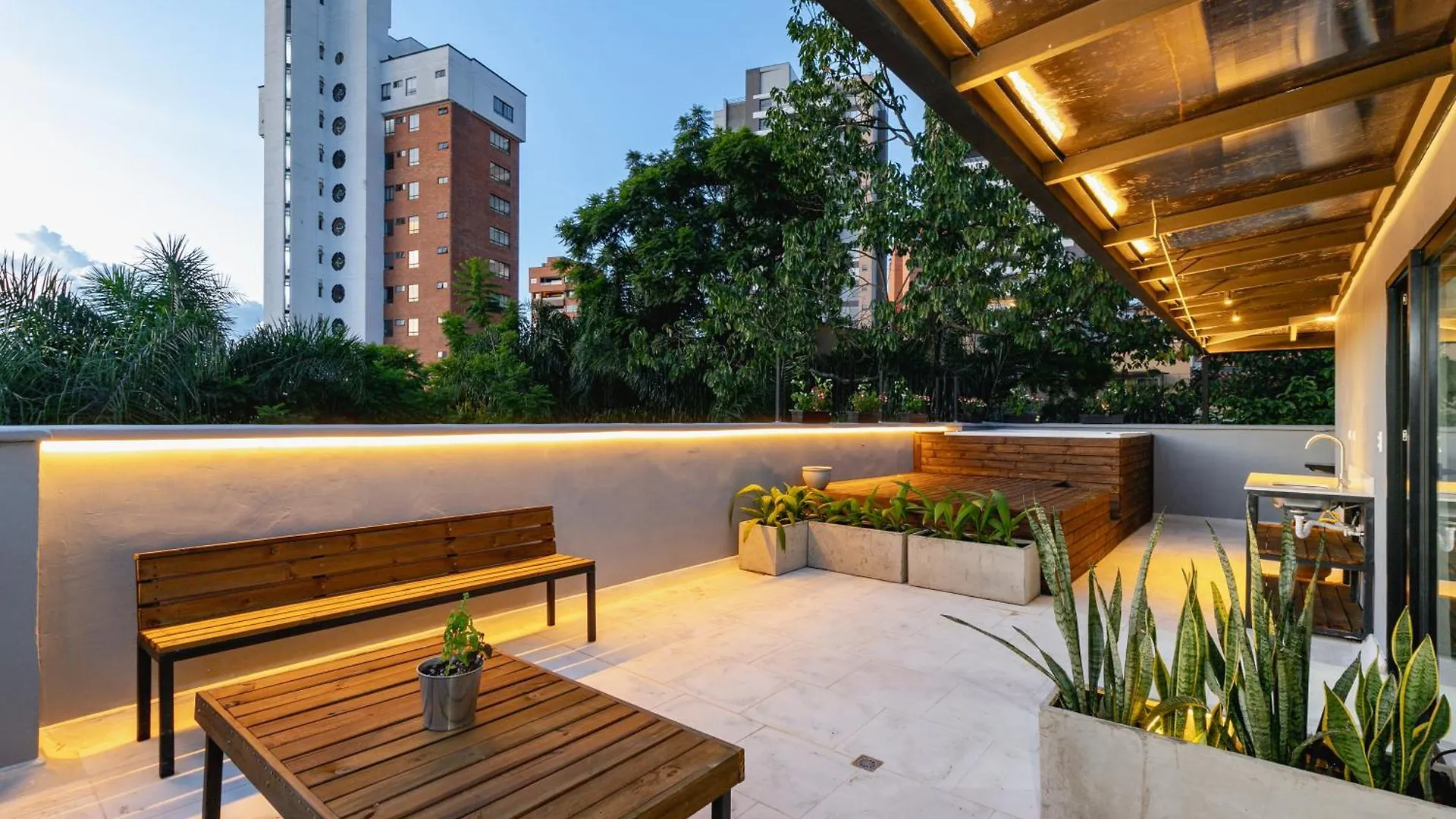 B3 4Br Poblado Penthouse Wit Ac And Jacuzzi Apartment Medellin