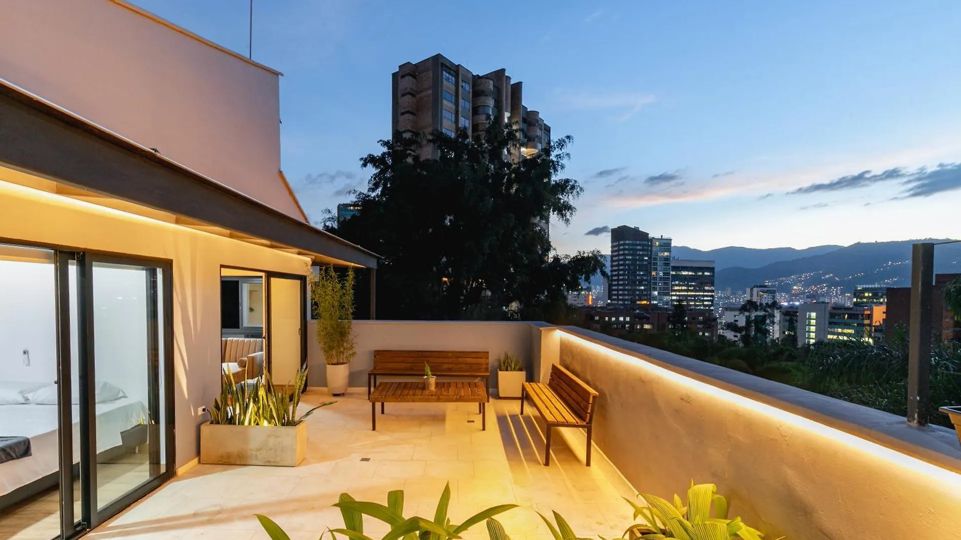 B3 4Br Poblado Penthouse Wit Ac And Jacuzzi Apartment Medellin
