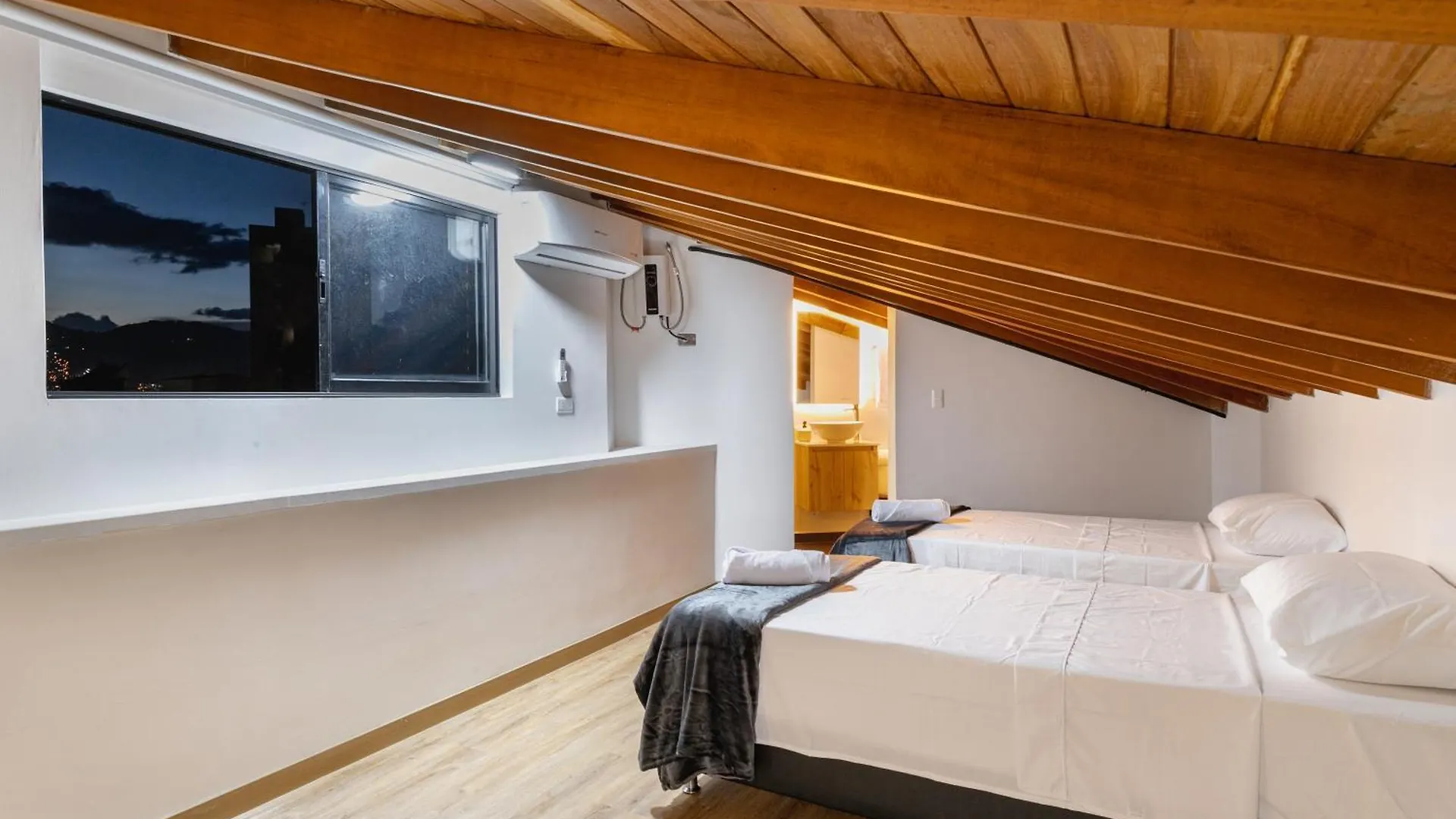 B3 4Br Poblado Penthouse Wit Ac And Jacuzzi Apartment Medellin
