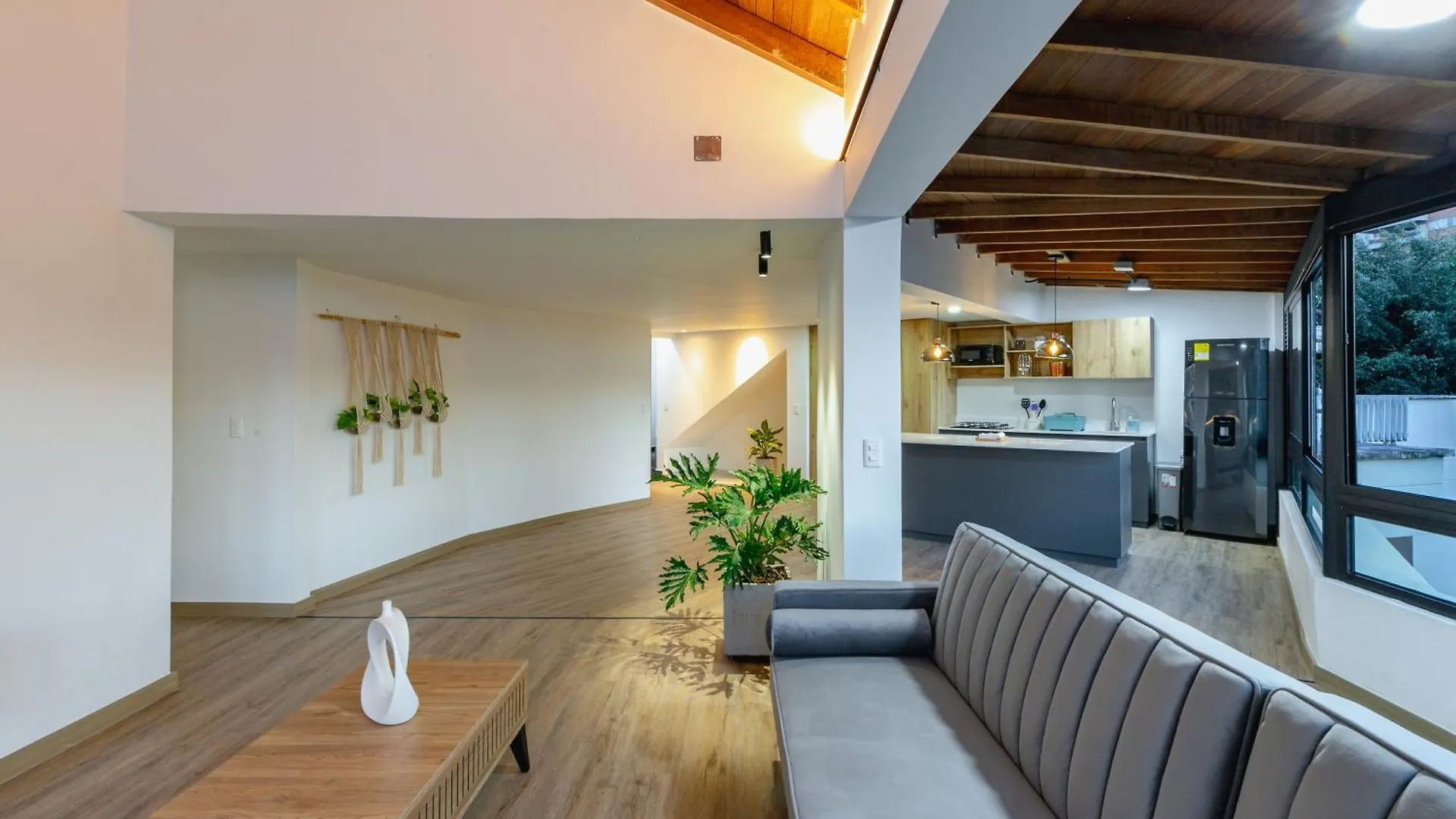 B3 4Br Poblado Penthouse Wit Ac And Jacuzzi Apartment Medellin