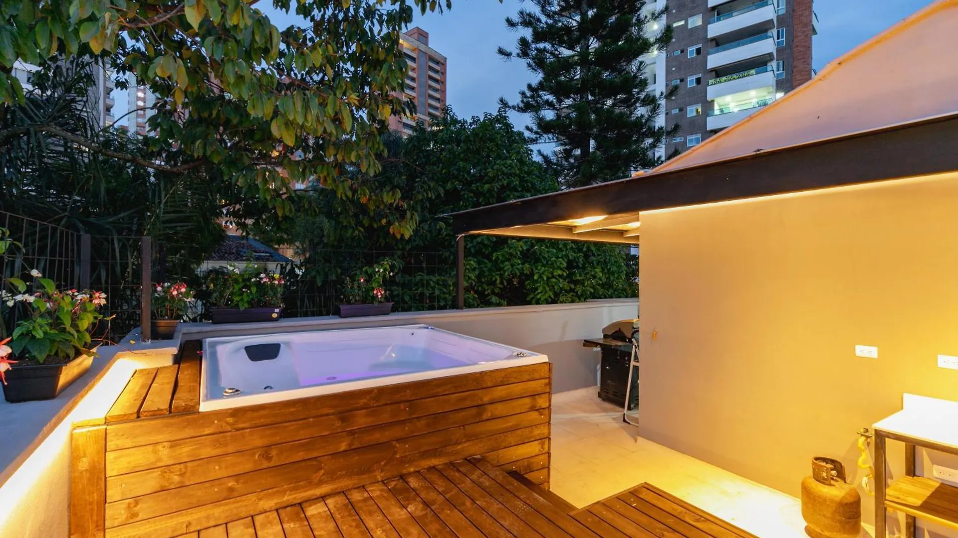 B3 4Br Poblado Penthouse Wit Ac And Jacuzzi Apartment Medellin