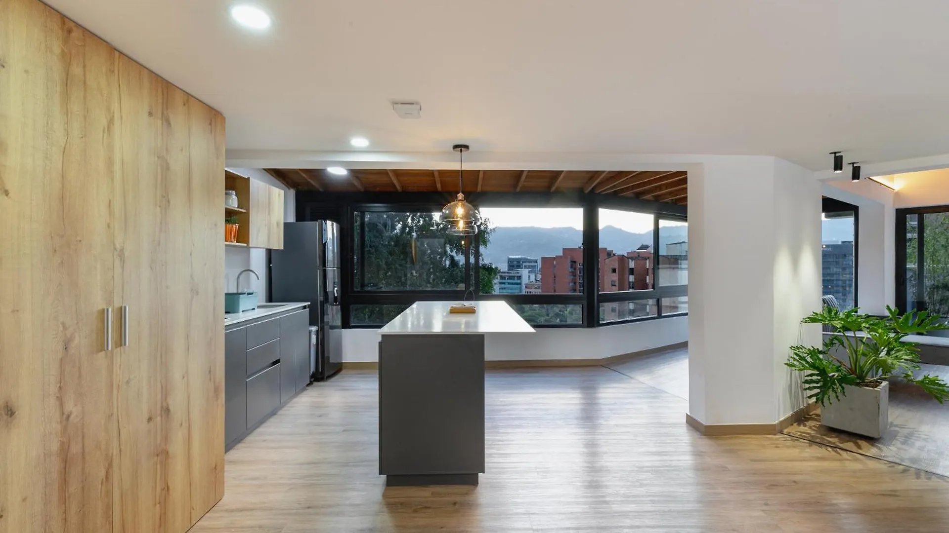 B3 4Br Poblado Penthouse Wit Ac And Jacuzzi Apartment Medellin